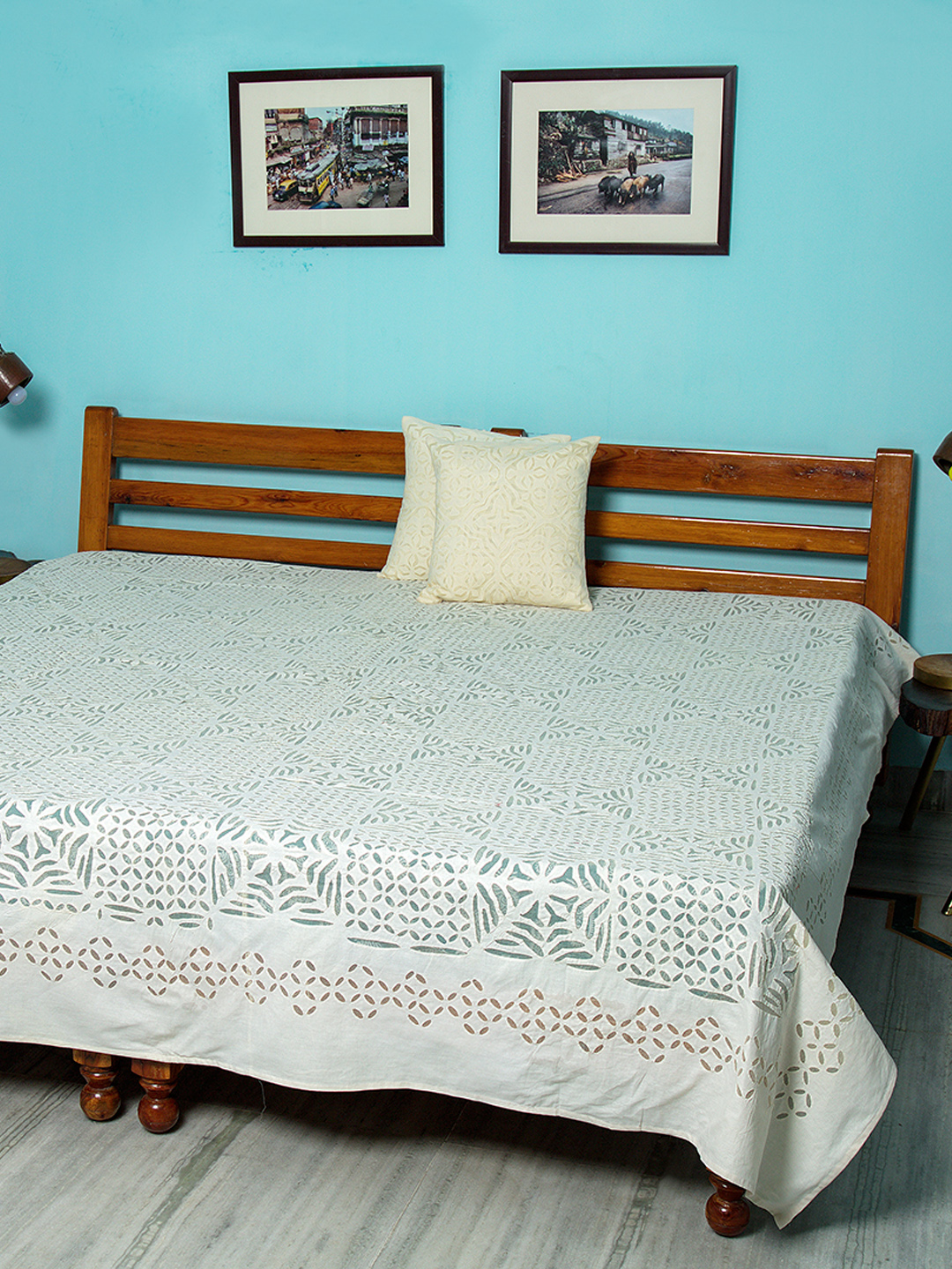 Applique Kachha Gulkhudi Design Bedcover, White