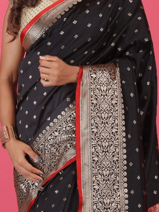 Banarasi Saree with Silver Small booti