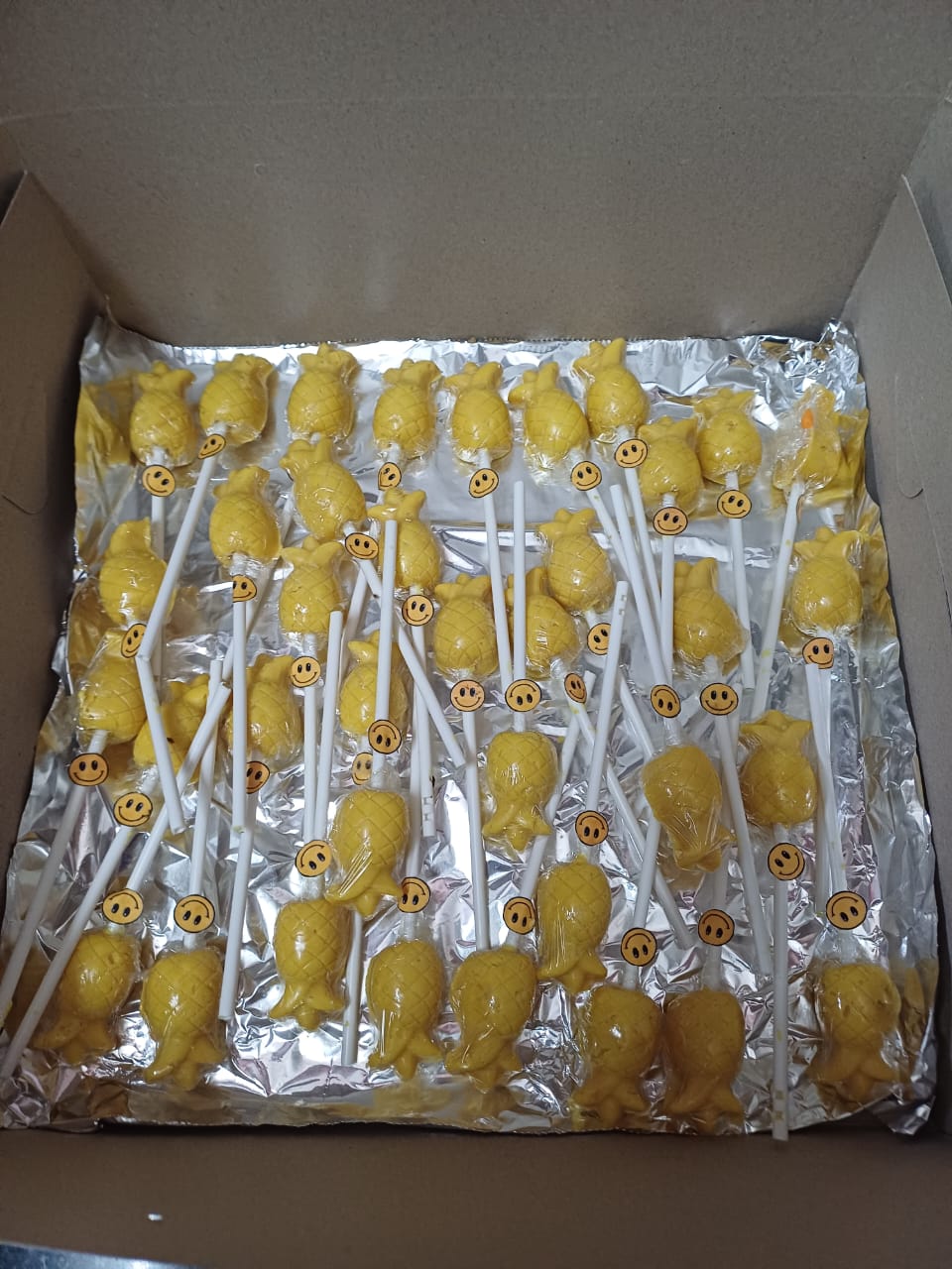 Bakershive Handcrafted Pineapple & Milk Chocolate Cake Pops (Pack of 6)