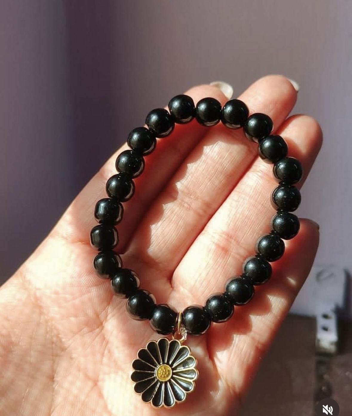 Handcrafted Black & White Floral Daisy Glass Bead Bracelet