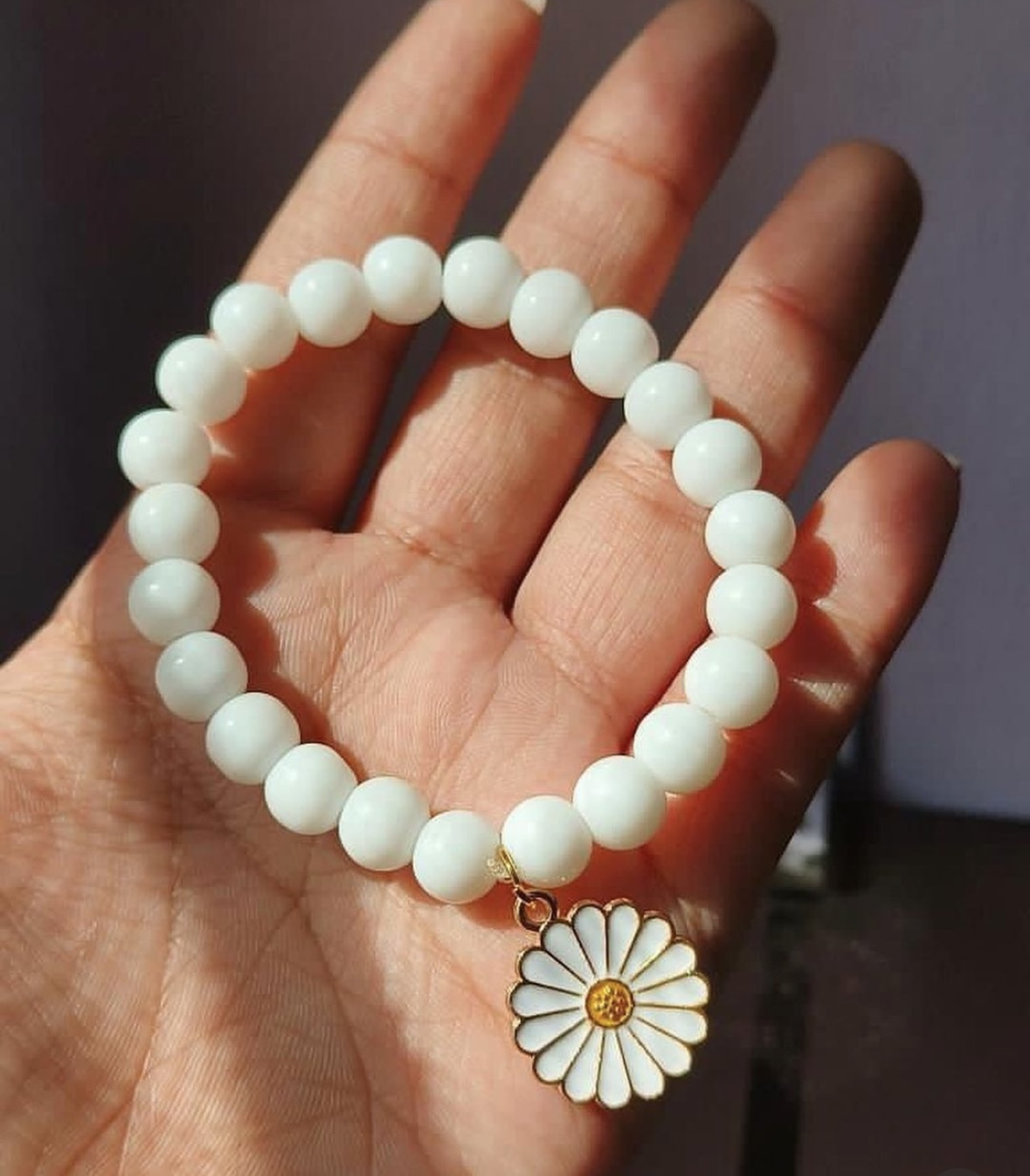 Handcrafted White Floral Daisy Glass Bead Bracelet
