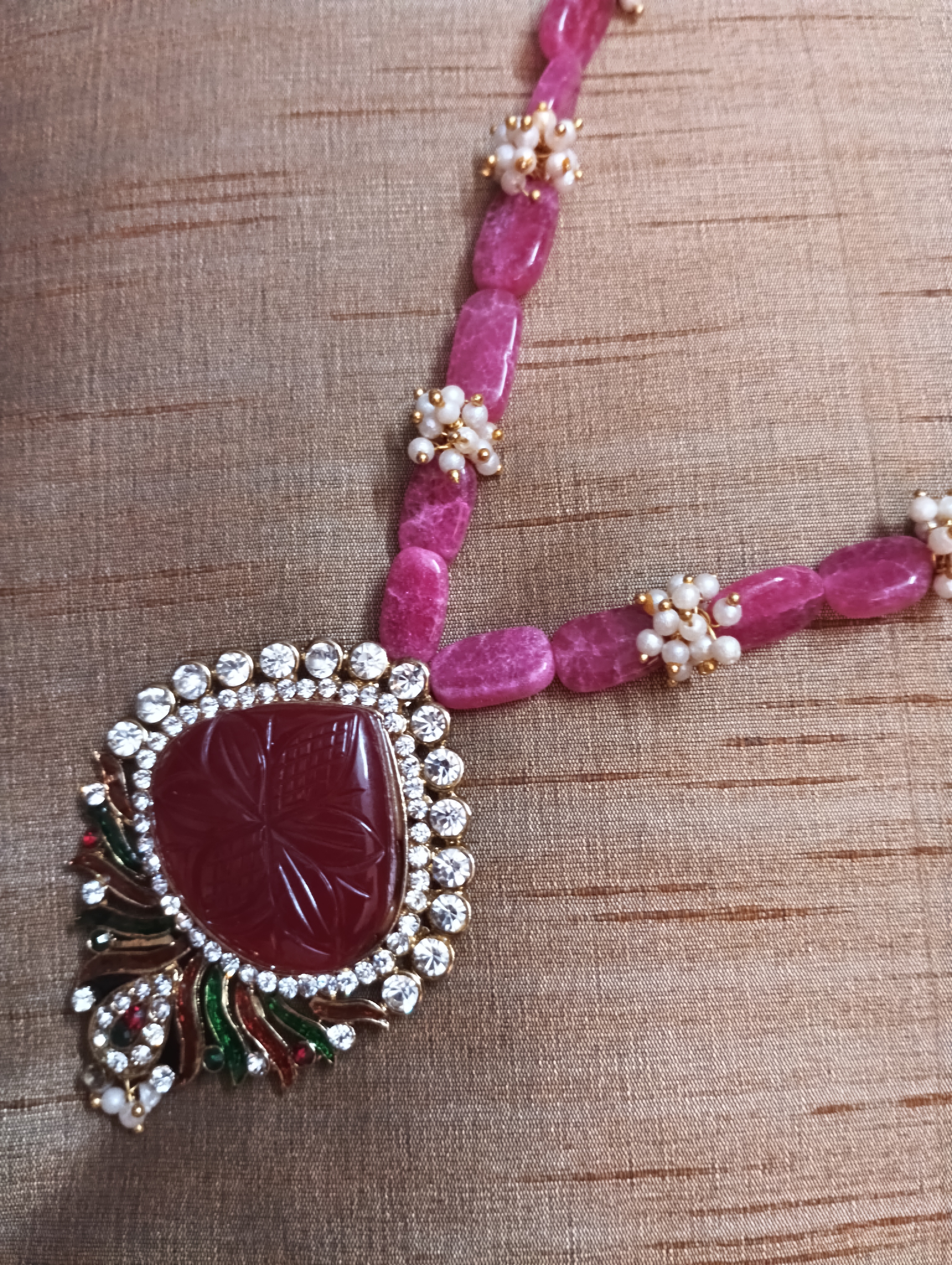 Magenta and Pearl Beaded Necklace With Kundan