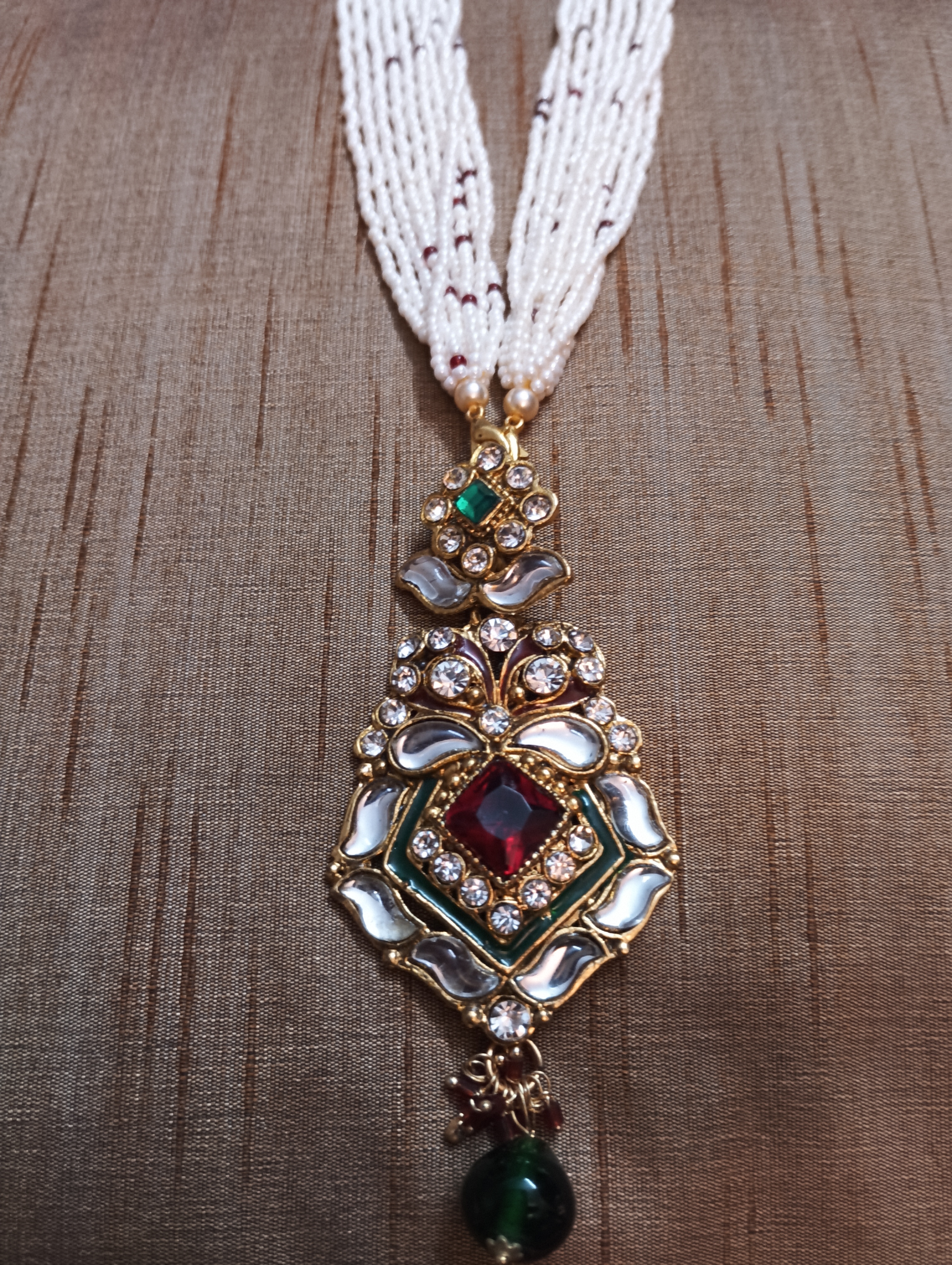 Fine Beaded Necklace With Pendant in Gold Finish