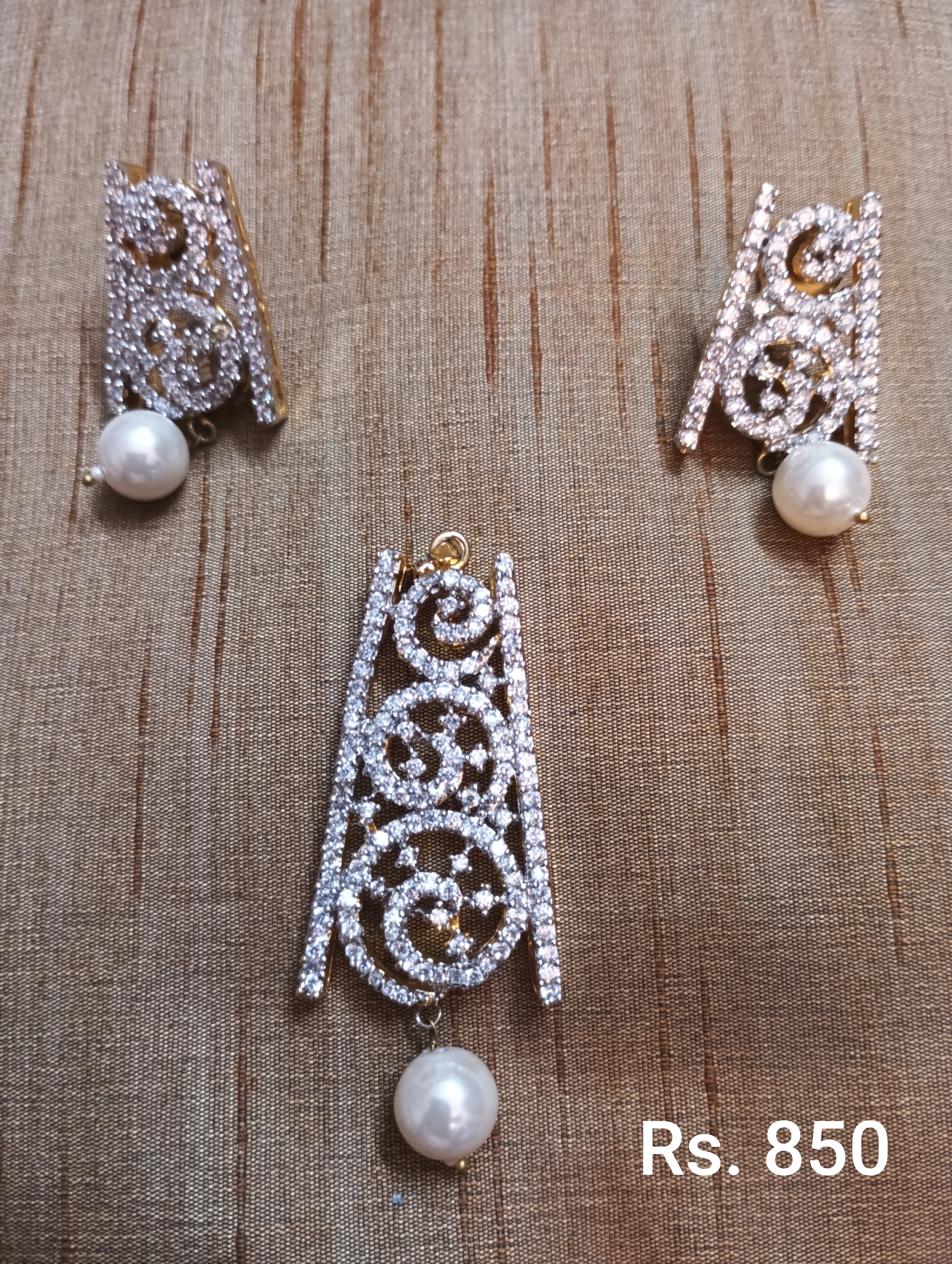 Modern AD pendant with earrings