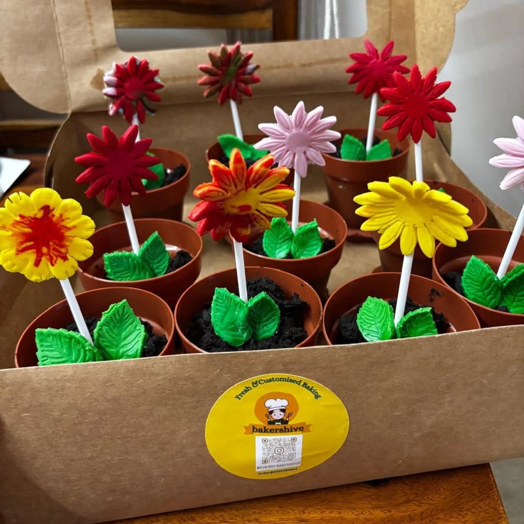 Blooming Bites: Edible Flower Pot Cakes!