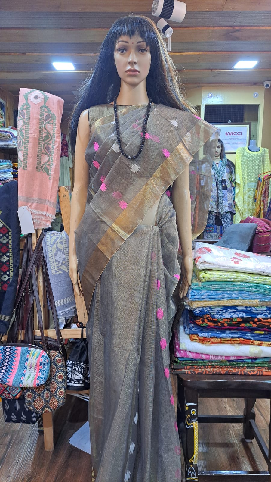 Aronee r Handloom Fulia Muslin Jamdani Saree with Fluorescent Pink &…