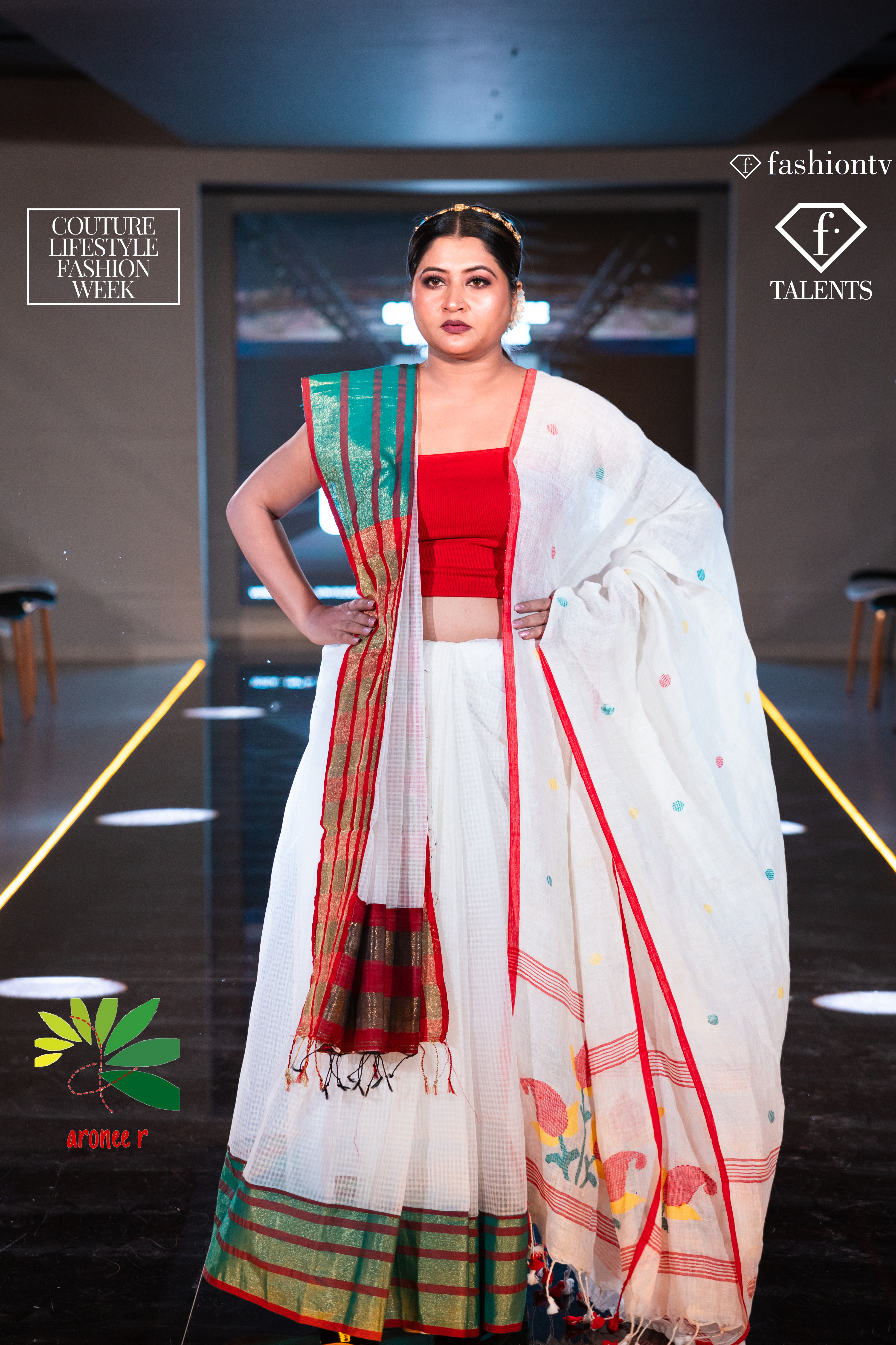 Aronee r Traditional Handloom White & Red Bengali Lal Paar Saree