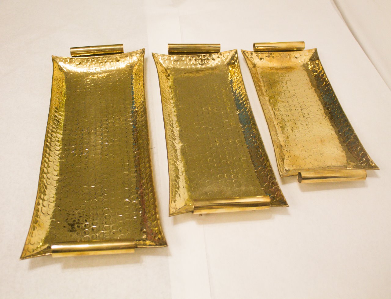 AlKhan Handcrafted Hammered Brass Decorative Serving Trays (Set of 3)