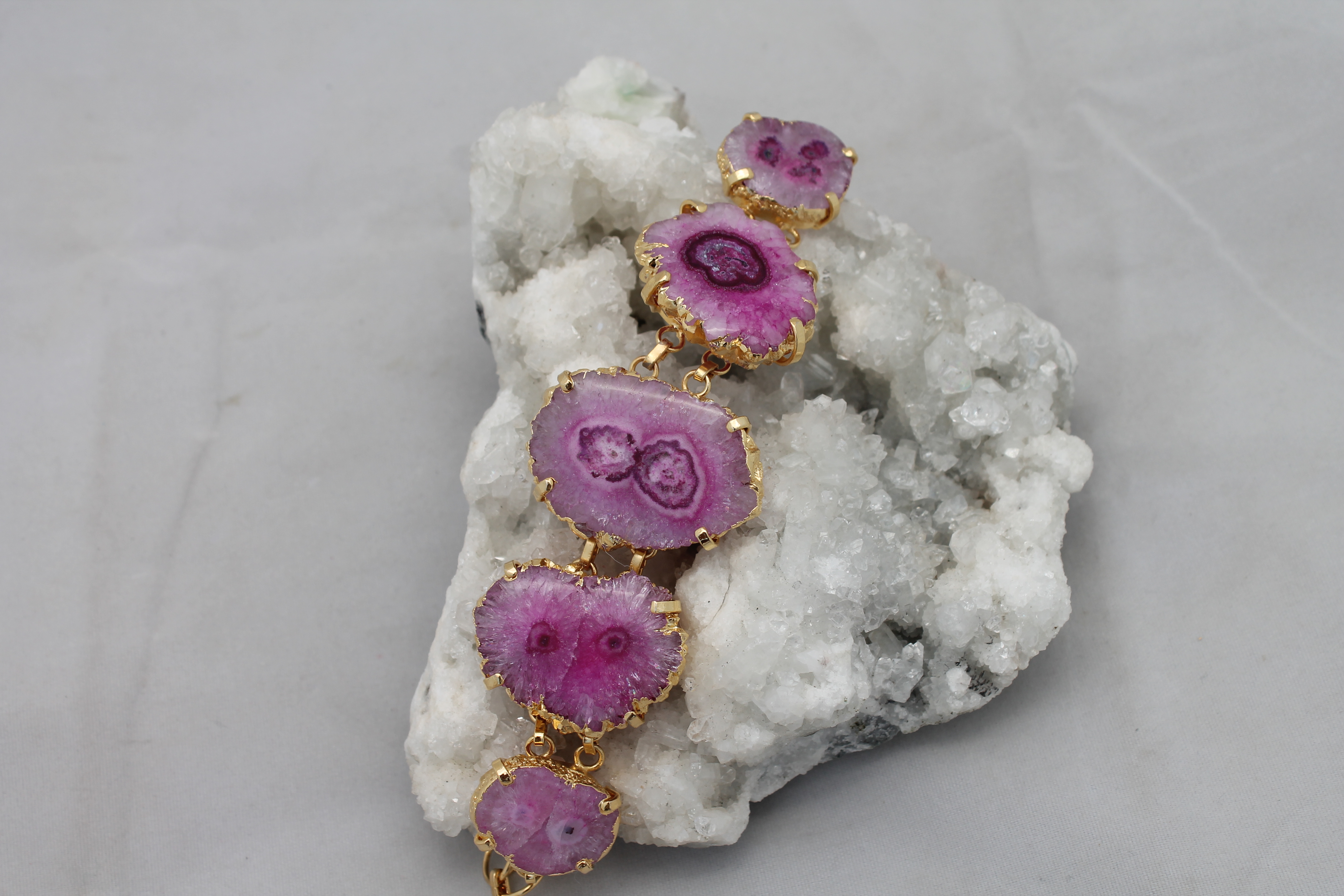 Opulent Homes Agate Bracelet Pink - 1piece