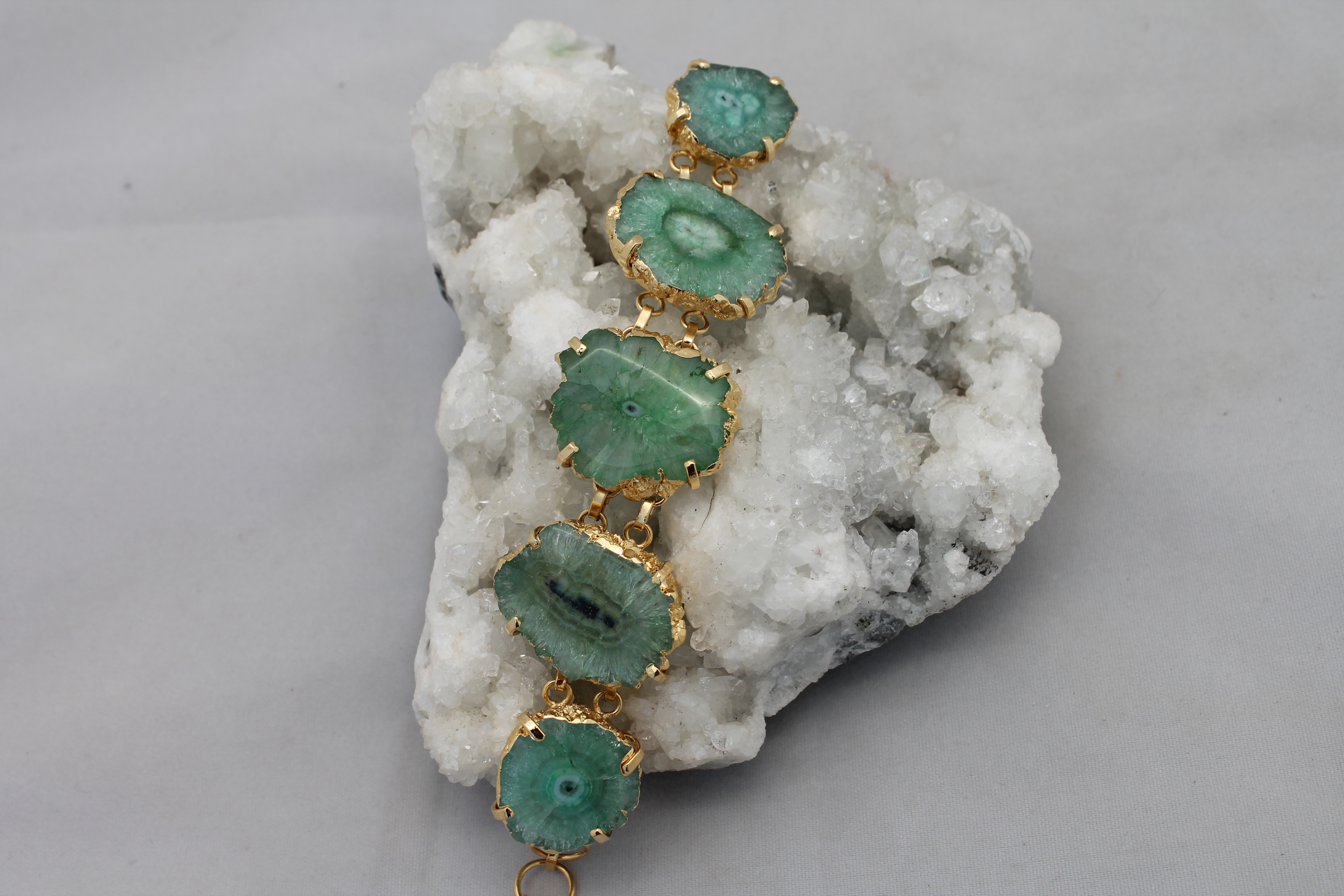 Opulent Homes Agate Bracelet Green - 1piece