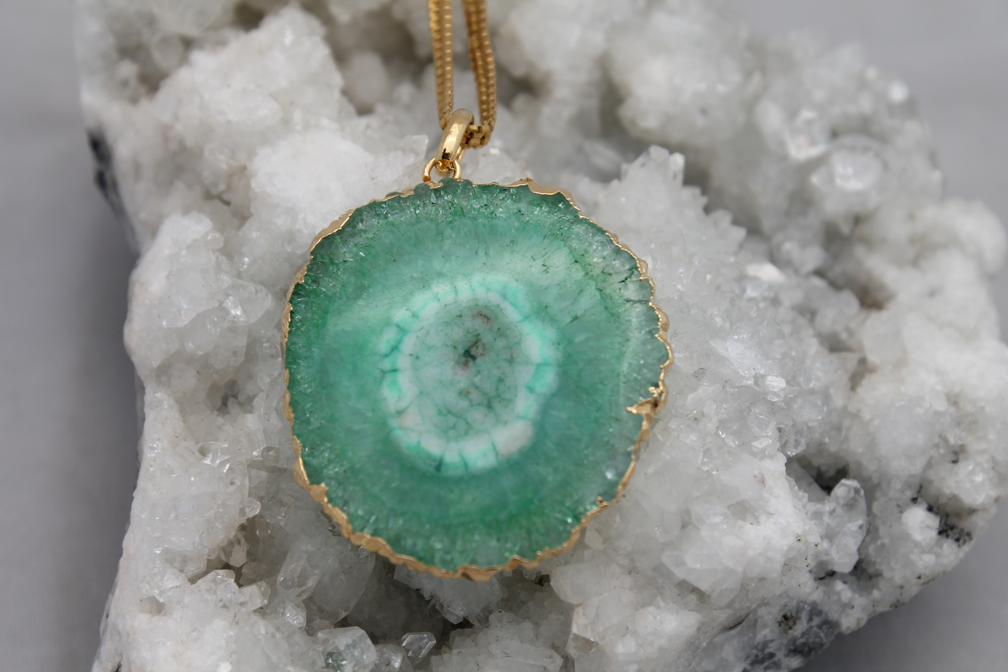 Opulent Homes Agate Pendant Green - 1pc